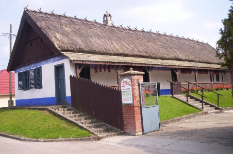 Népművészeti Tájház