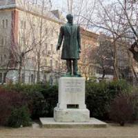 Csengery Antal szobra