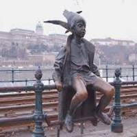 Kiskirálylány szobor