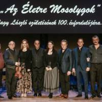 Az életre mosolygok