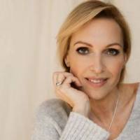 Dr. Almási Kitti: Elvarratlan szálak