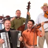 Aprók Tánca a Kolompos Együttessel