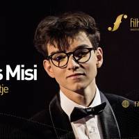 Boros Misi zongoraestje