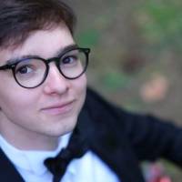 Boros Misi zongoraestje