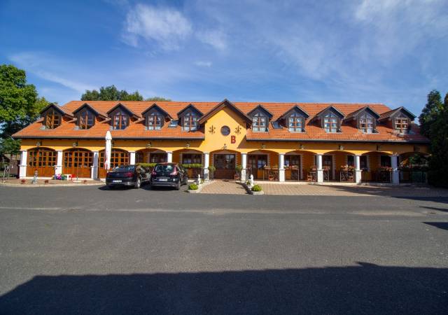 Radics Panzió Étterem & Pihenő Központ