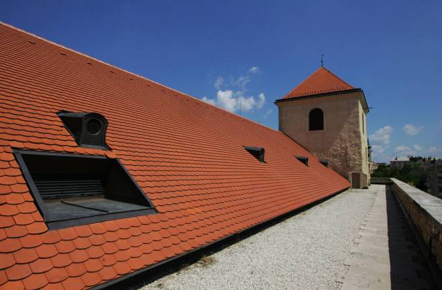 Thury-Vár Nonprofit Kft.