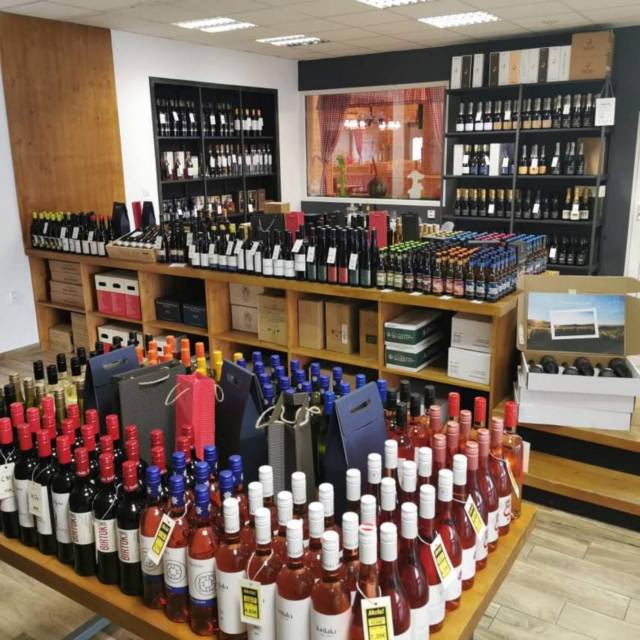 FINE WINE SHOP-Borszaküzlet- Városi Piactér