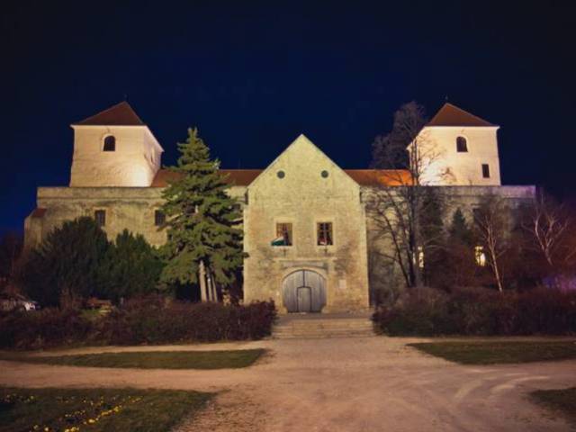 Thury-Vár Nonprofit Kft.