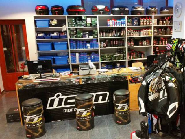 Suzuki, Kawasaki Márkakereskedés