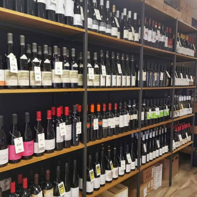 FINE WINE SHOP-Borszaküzlet- Városi Piactér