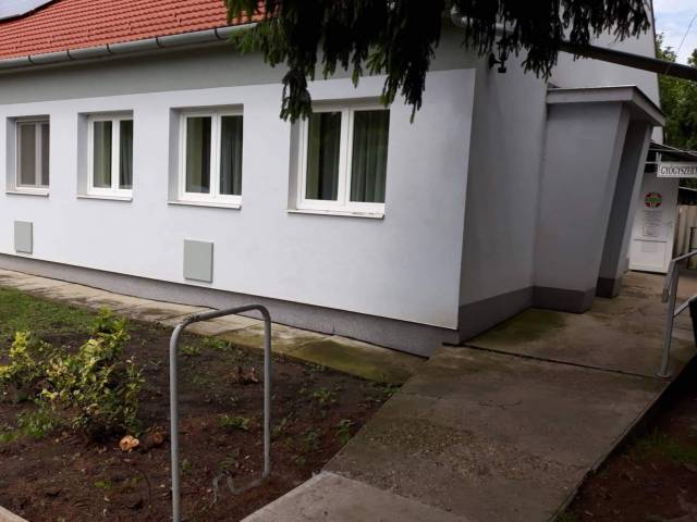Isteni Gondviselés fiók Gyógyszertára