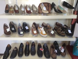 WOOL-BŐR BŐRSZAKÜZLET 