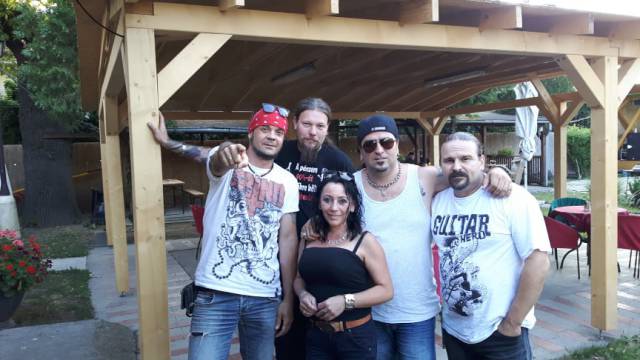 V2 ROCK PUB