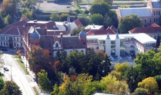 EÖTVÖS KÁROLY MEGYEI KÖNYVTÁR