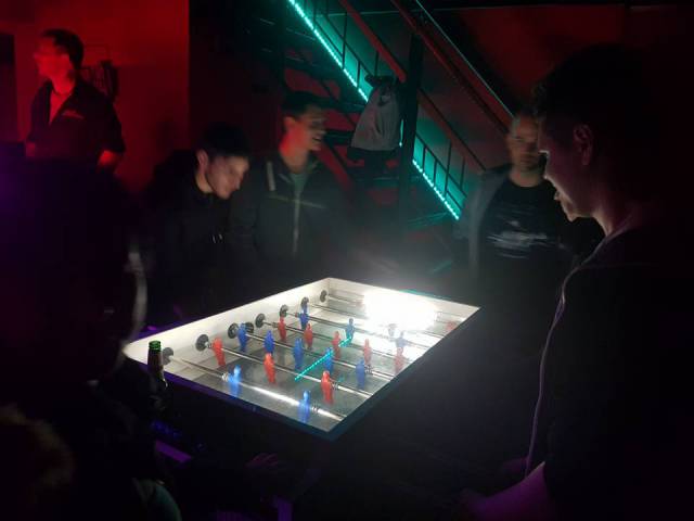 TO the ROCK Music&Drink Bar - koncertek, bulik, italok, zenegép, csocsó, darts