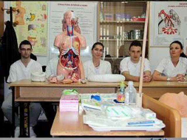 Scoala postliceală V. Goldiș