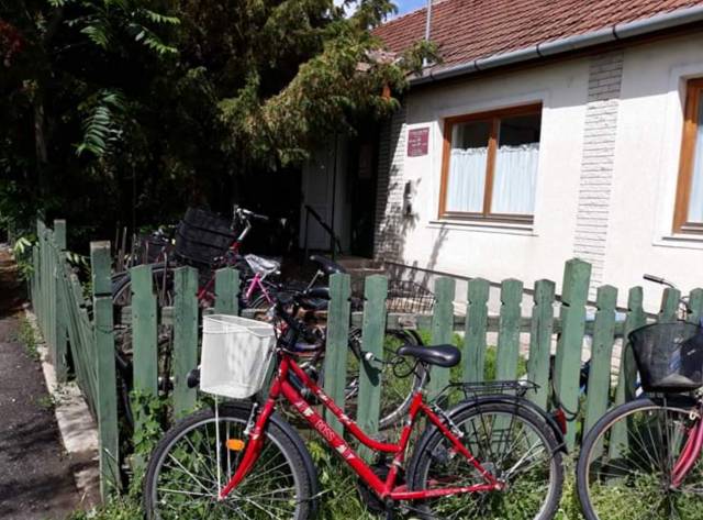 Isteni Gondviselés fiók Gyógyszertára