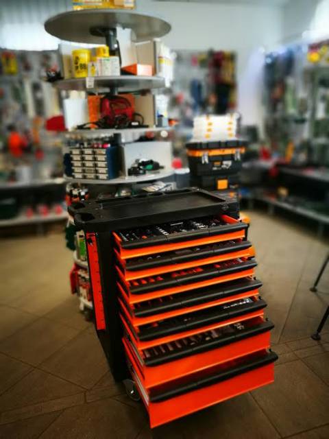 MEGA SZERSZÁM,CSAVAR ÉS KÖTŐELEM