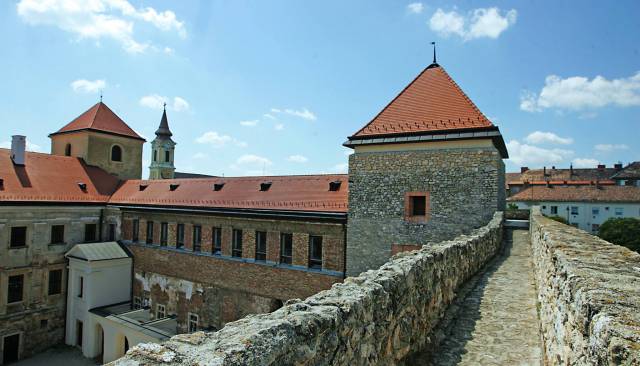 Thury-Vár Nonprofit Kft.