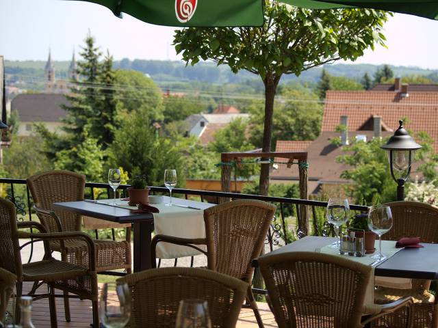 Marietta Pizzéria, Étterem és Kávézó