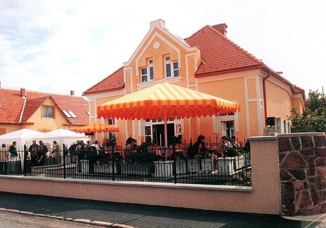 SCHŐNIG CUKRÁSZDA és KÁVÉHÁZ
