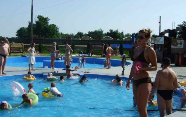 Nagykárolyi termál strand