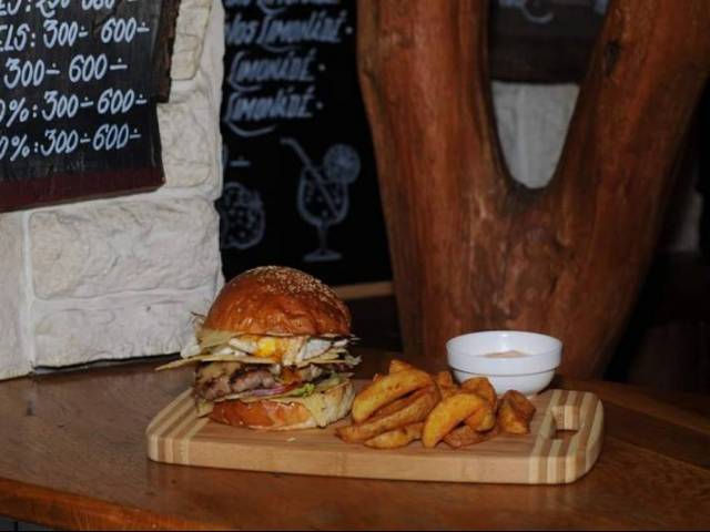 Vadász Sörkert - 14-es Pubfood