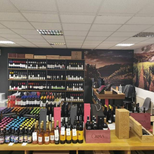 FINE WINE SHOP-Borszaküzlet- Városi Piactér
