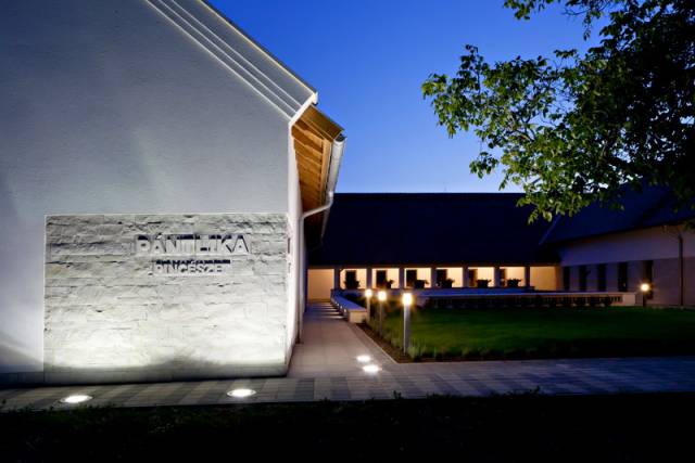PÁNTLIKA PINCÉSZET és PORTA ÉTTEREM