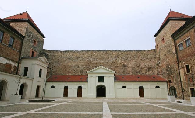 Thury-Vár Nonprofit Kft.