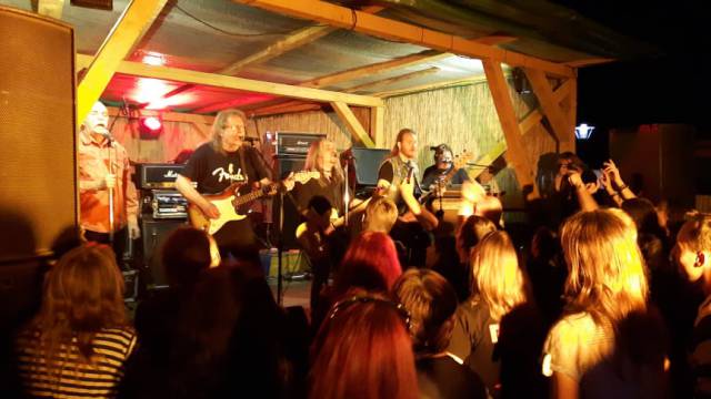 V2 ROCK PUB