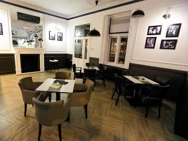 Veyron Kávézó és Cukrászda