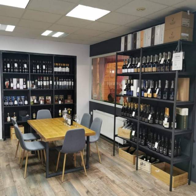 FINE WINE SHOP-Borszaküzlet- Városi Piactér