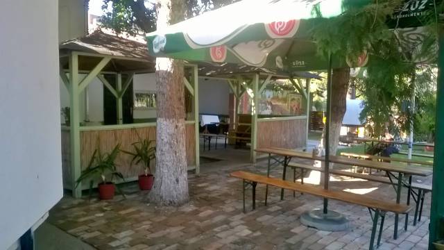 Vár Étkezde és Söröző.