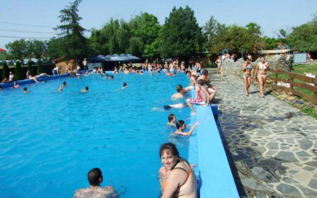 Nagykárolyi termál strand