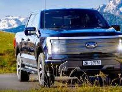 Milliárdokat bukik a Ford az e-autókon – jön a visszavonuló?