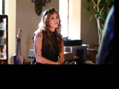 Miley Cyrus vőlegénye még a szüleivel élt, randizásuk elején