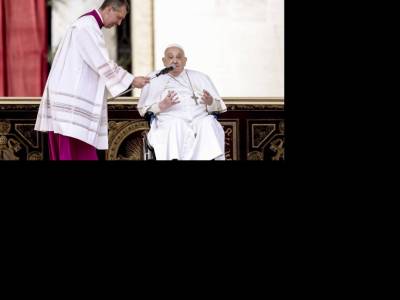 Ferenc pápa megjelent a Szent Péter téren a virágvasárnapi szentmise végén