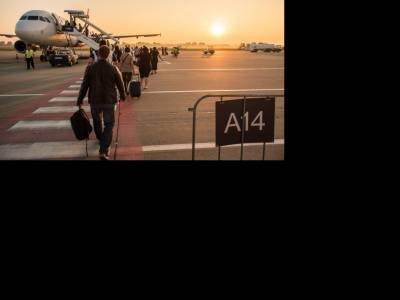 Durva szigorítás lép életbe a reptereken