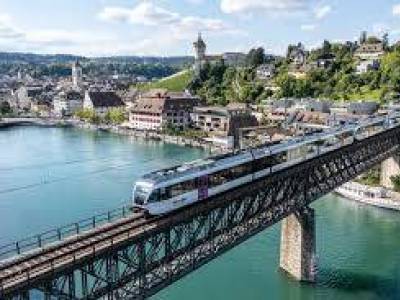 Aláírták a szerződést: jöhetnek a használt svájci vonatok Magyarországra