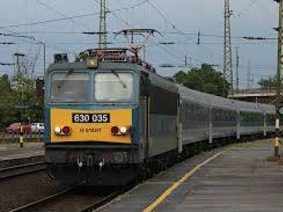 Bombafenyegetés miatt rendőri intézkedés alá vontak egy vonatot Albertirsánál