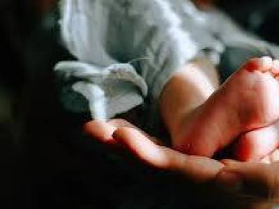 Etörte kéthetes gyermeke koponyáját egy édesanya