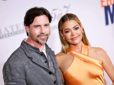 Ezért válik Denise Richards, férje brutálisan bántalmazta