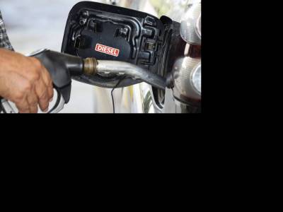 Csehország is korlátozta az üzemanyagok maximális árát