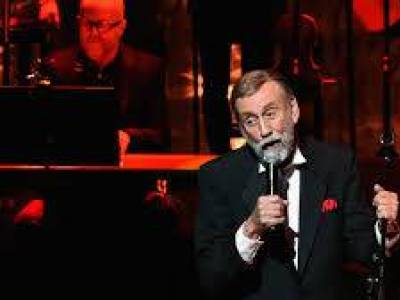 Ray Stevens eltörte a nyakát