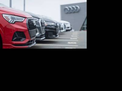 Több ezren tüntettek az Audi gyárbezárása ellen