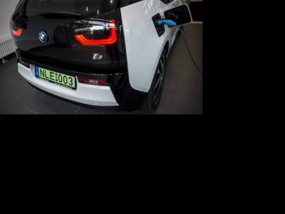 E-autók: döntést hozott a főváros az elektromos autók parkolásáról
