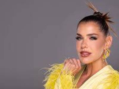 Dér Heni kés alá feküdt, túl van a plasztikai műtéten 